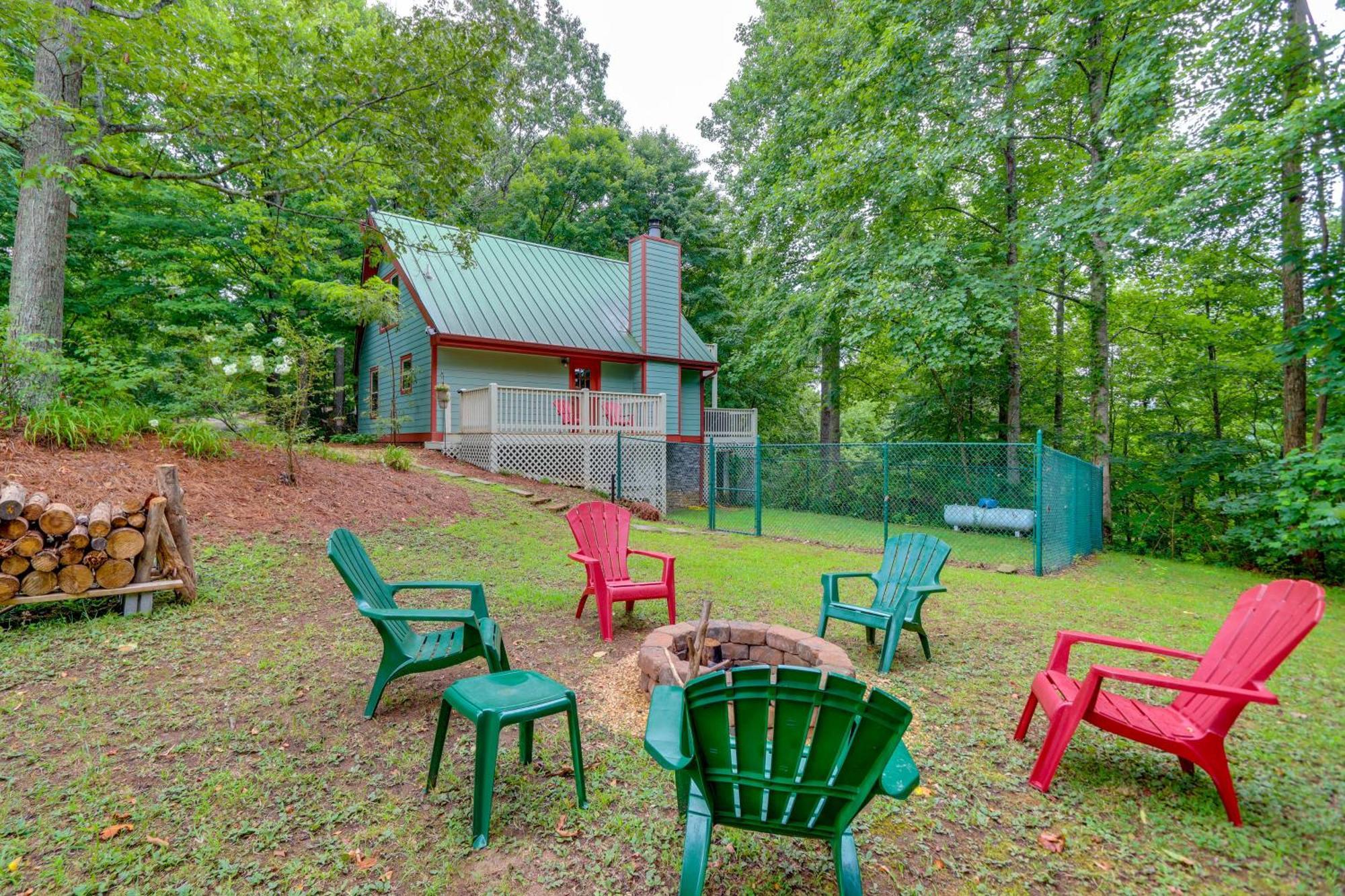 Blue Ridge Getaway With Hot Tub And Seasonal View! Villa ภายนอก รูปภาพ